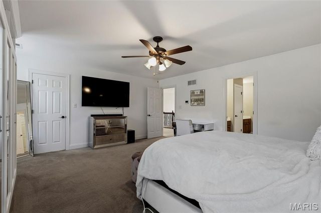 9810 Grandview Lake Court, Sunset Hills, MO 63127