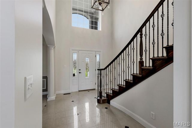 9810 Grandview Lake Court, Sunset Hills, MO 63127