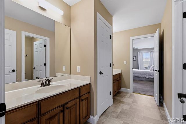 9810 Grandview Lake Court, Sunset Hills, MO 63127