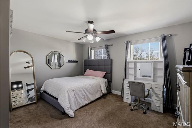 9810 Grandview Lake Court, Sunset Hills, MO 63127