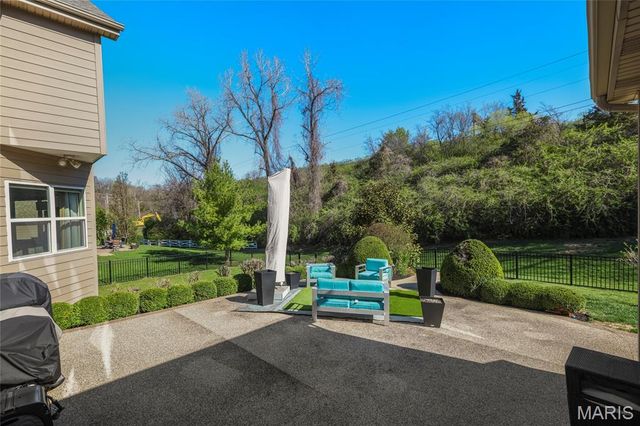 9810 Grandview Lake Court, Sunset Hills, MO 63127