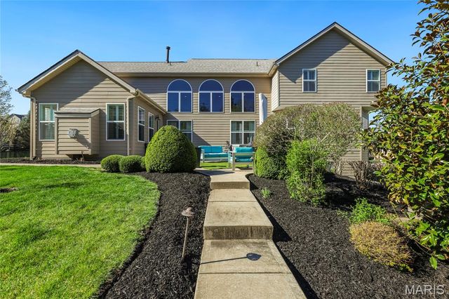 9810 Grandview Lake Court, Sunset Hills, MO 63127