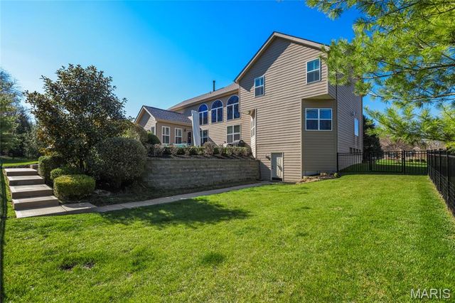 9810 Grandview Lake Court, Sunset Hills, MO 63127