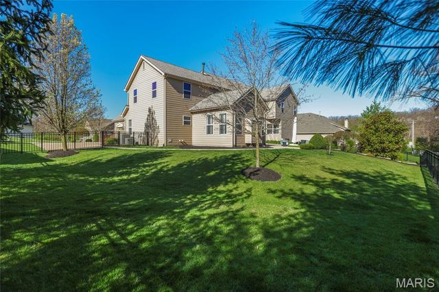 9810 Grandview Lake Court, Sunset Hills, MO 63127