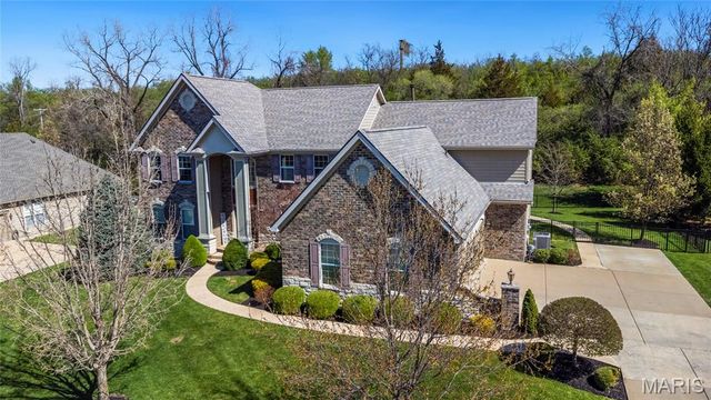 9810 Grandview Lake Court, Sunset Hills, MO 63127