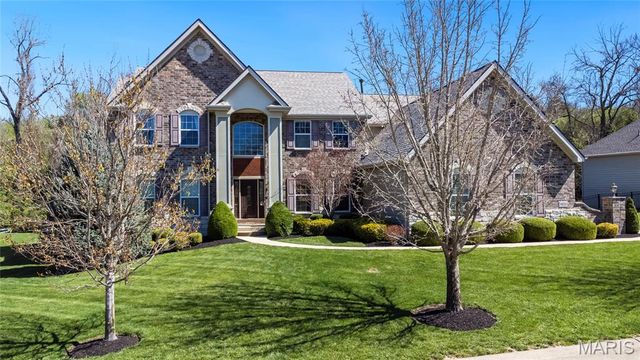 9810 Grandview Lake Court, Sunset Hills, MO 63127