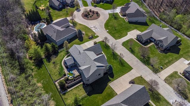 9810 Grandview Lake Court, Sunset Hills, MO 63127