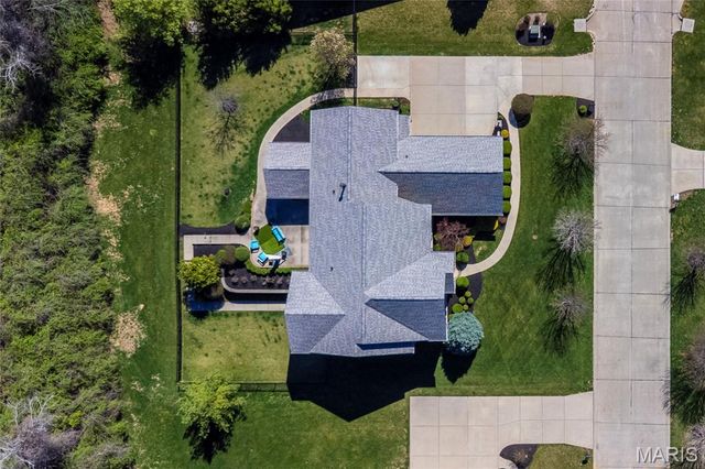 9810 Grandview Lake Court, Sunset Hills, MO 63127