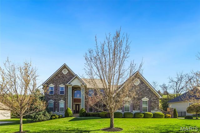 9810 Grandview Lake Court, Sunset Hills, MO 63127