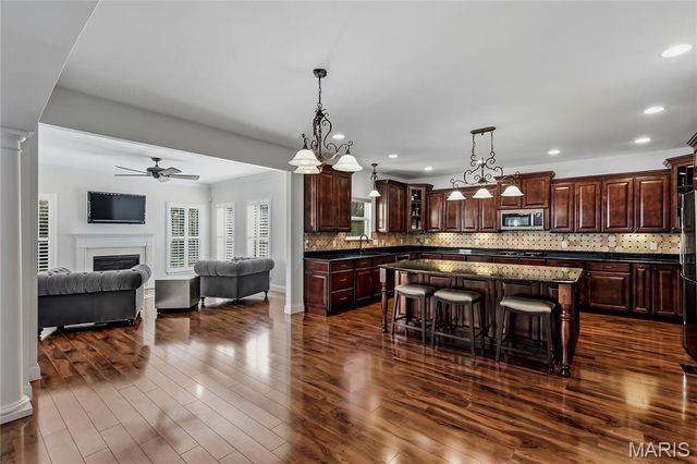 9810 Grandview Lake Court, Sunset Hills, MO 63127