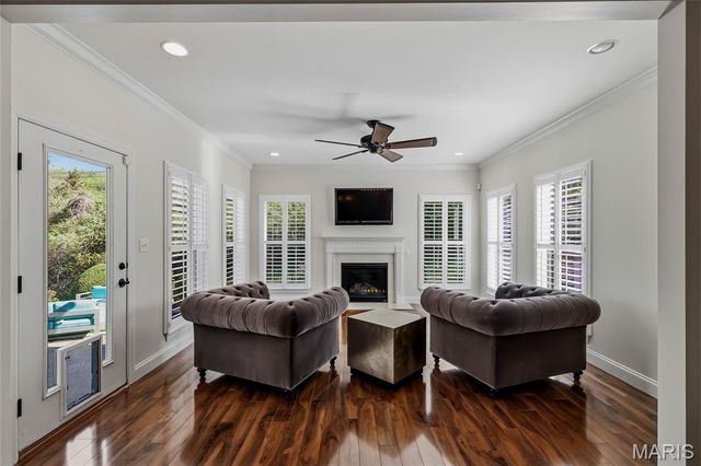 9810 Grandview Lake Court, Sunset Hills, MO 63127