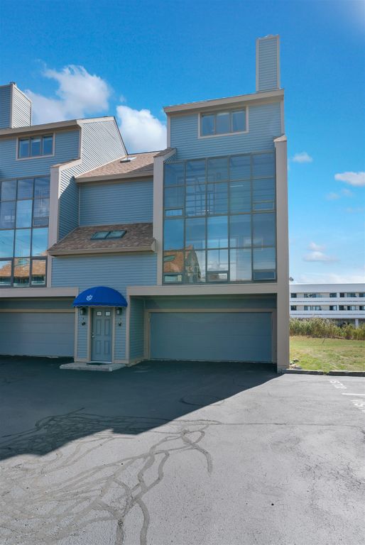Image 2 of property listing at 581 Ocean Blvd Unit 7, Hampton, NH 03842