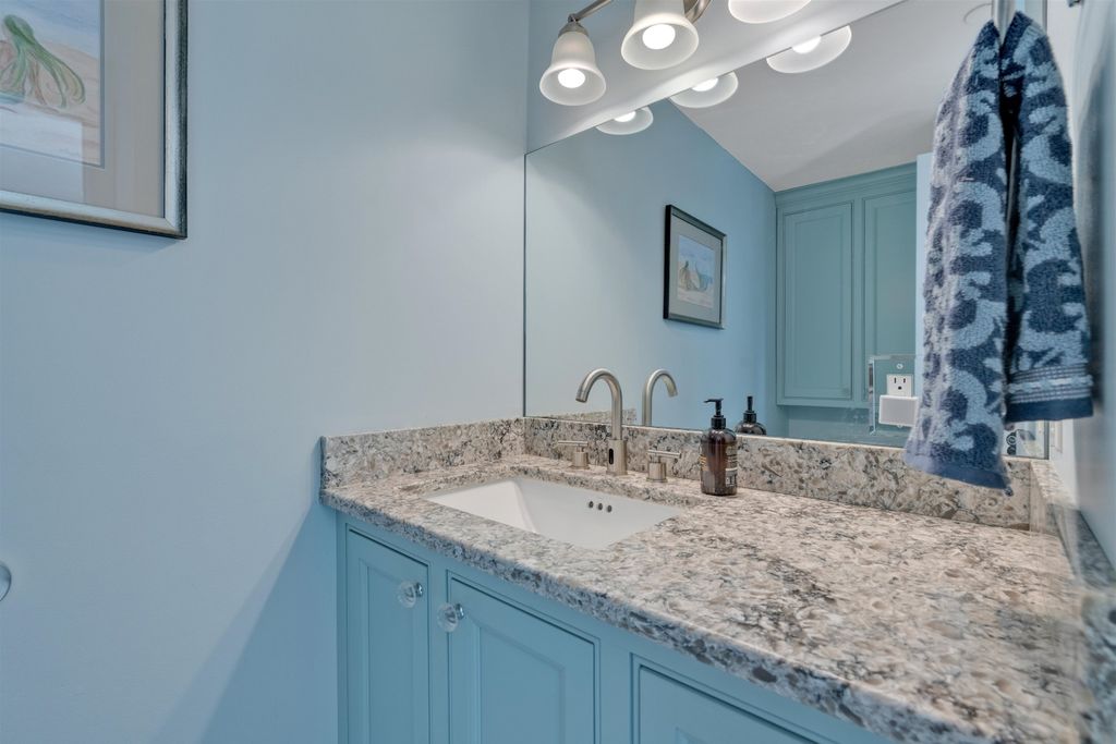 Image 12 of property listing at 581 Ocean Blvd Unit 7, Hampton, NH 03842