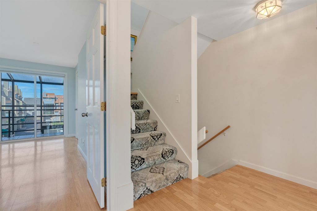 Image 13 of property listing at 581 Ocean Blvd Unit 7, Hampton, NH 03842