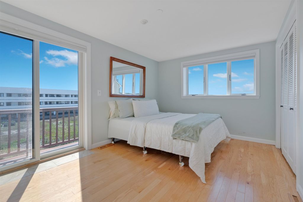 Image 14 of property listing at 581 Ocean Blvd Unit 7, Hampton, NH 03842