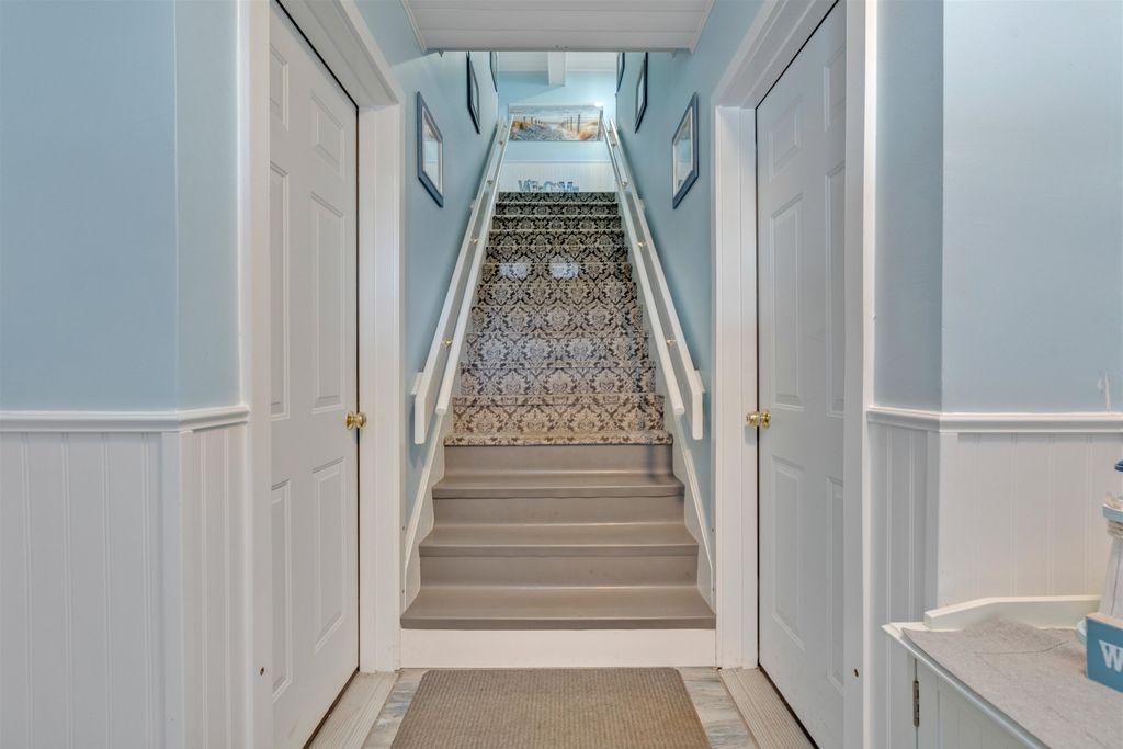 Image 3 of property listing at 581 Ocean Blvd Unit 7, Hampton, NH 03842