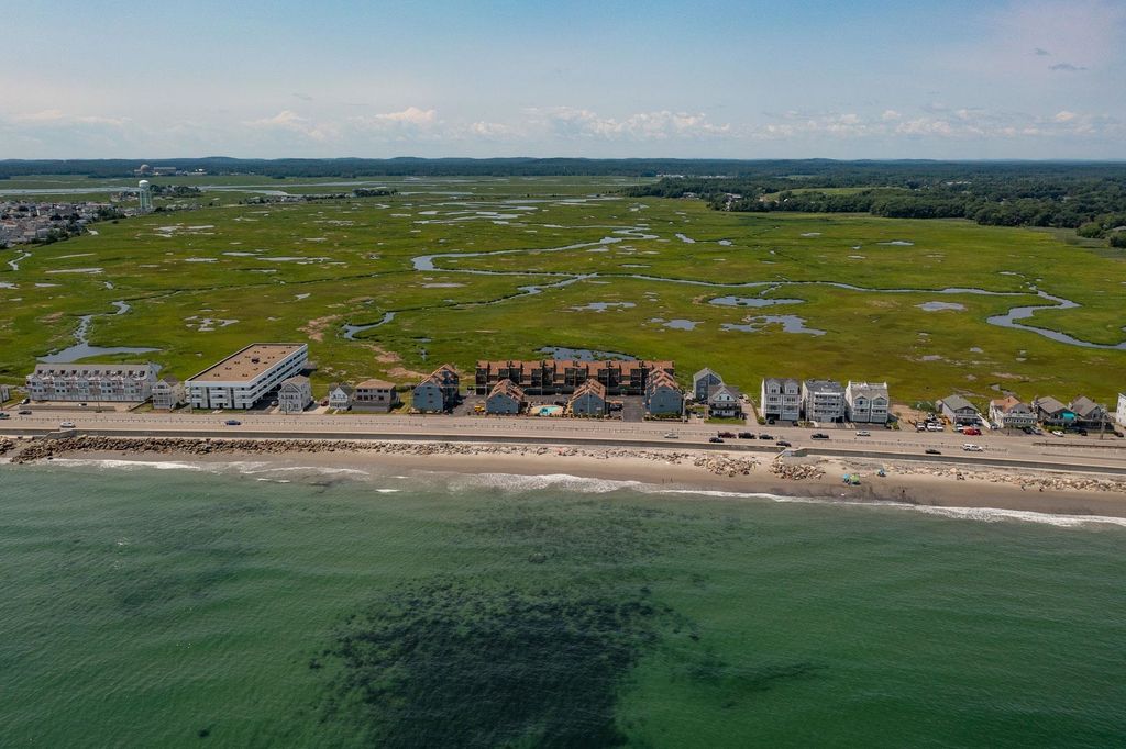 Image 30 of property listing at 581 Ocean Blvd Unit 7, Hampton, NH 03842