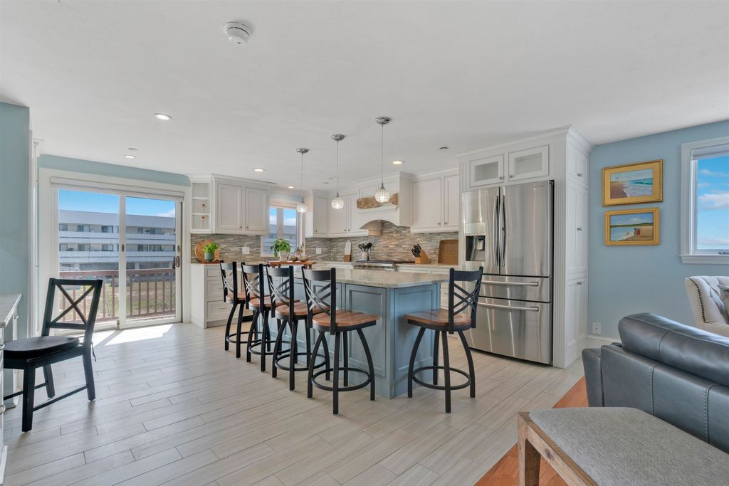 Image 4 of property listing at 581 Ocean Blvd Unit 7, Hampton, NH 03842