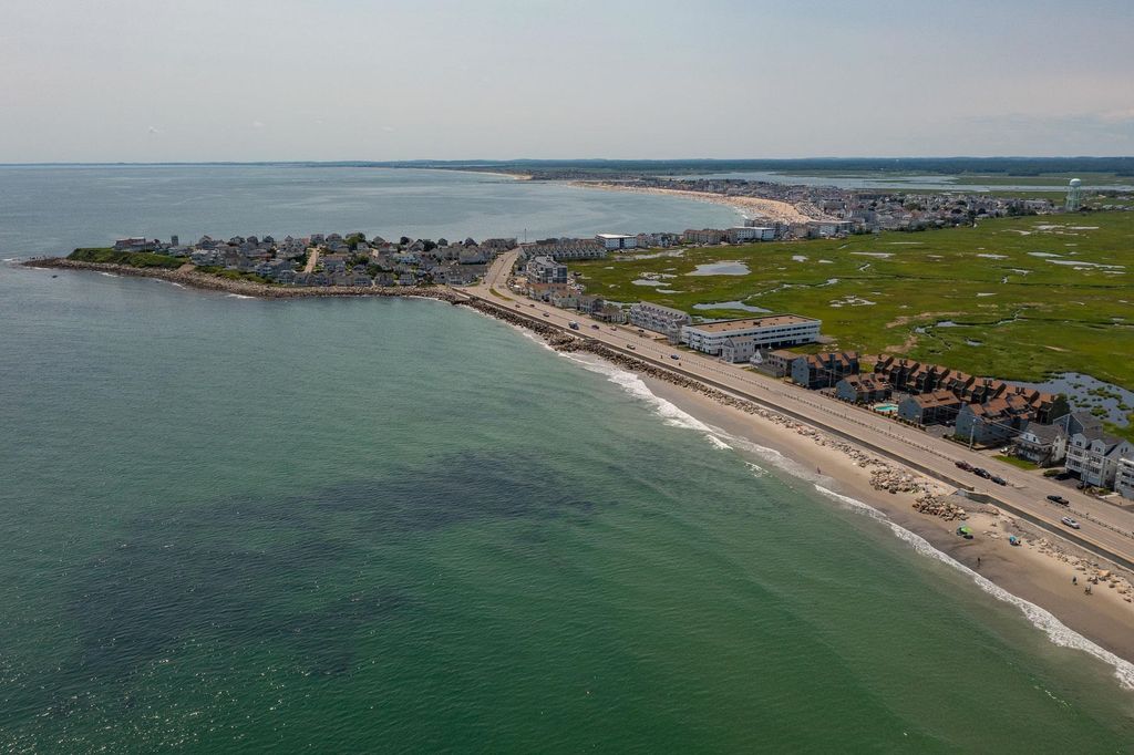 Image 31 of property listing at 581 Ocean Blvd Unit 7, Hampton, NH 03842