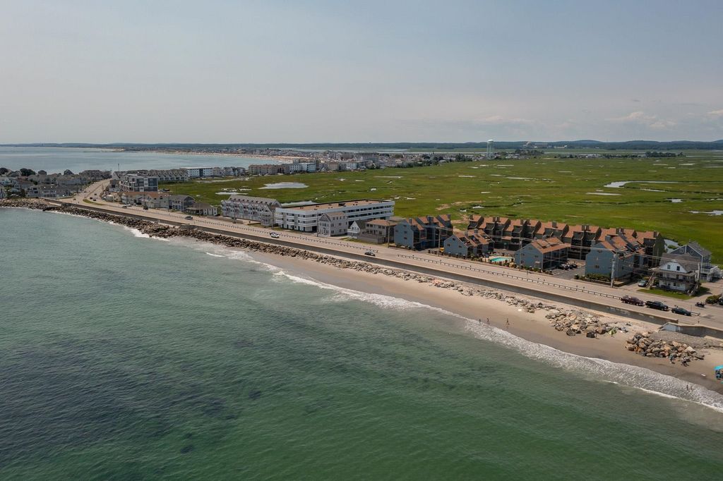 Image 32 of property listing at 581 Ocean Blvd Unit 7, Hampton, NH 03842