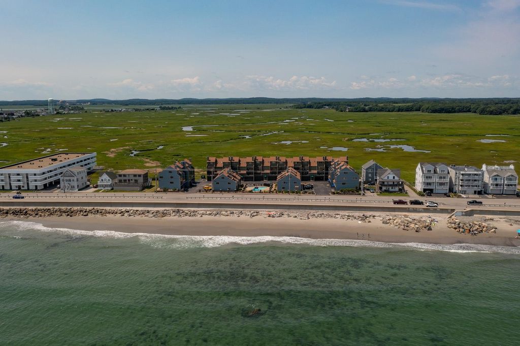 Image 33 of property listing at 581 Ocean Blvd Unit 7, Hampton, NH 03842