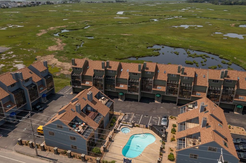Image 34 of property listing at 581 Ocean Blvd Unit 7, Hampton, NH 03842