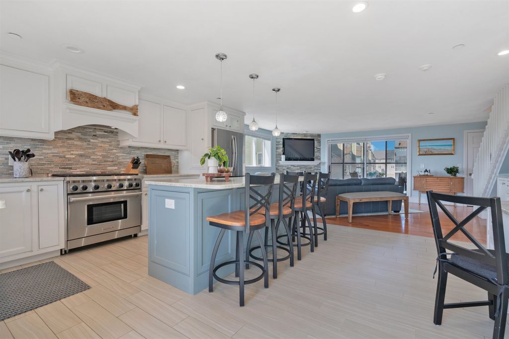 Image 5 of property listing at 581 Ocean Blvd Unit 7, Hampton, NH 03842
