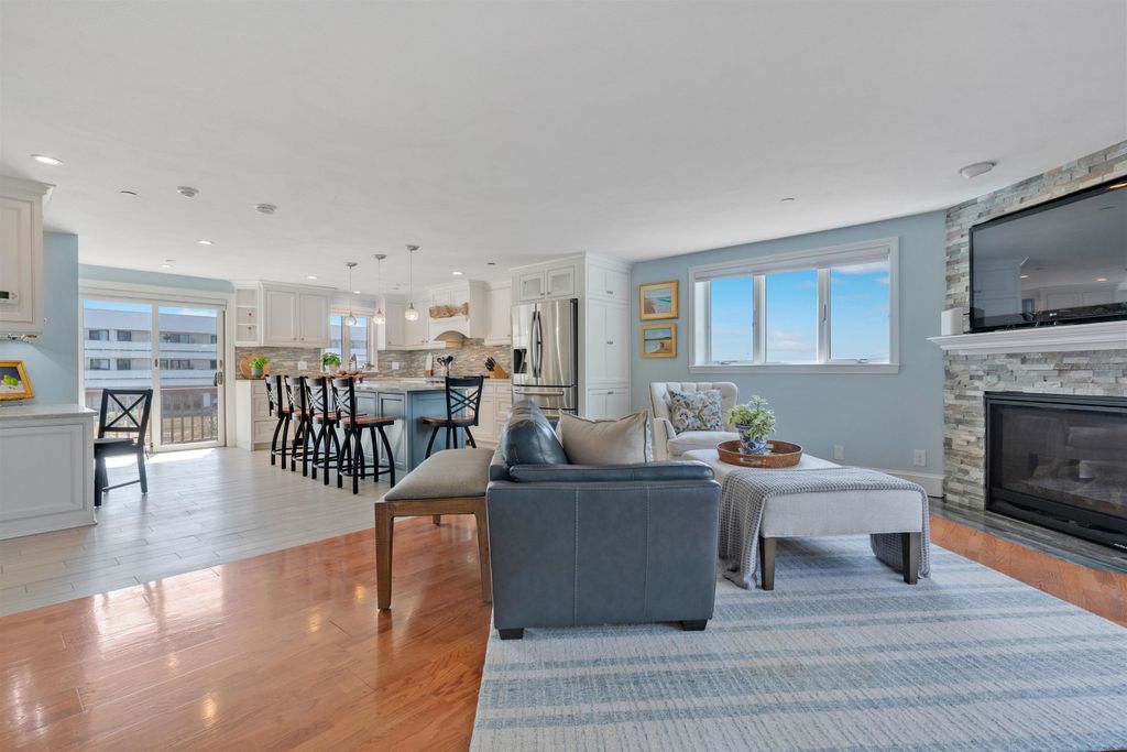 Image 6 of property listing at 581 Ocean Blvd Unit 7, Hampton, NH 03842