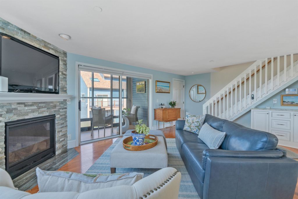 Image 8 of property listing at 581 Ocean Blvd Unit 7, Hampton, NH 03842