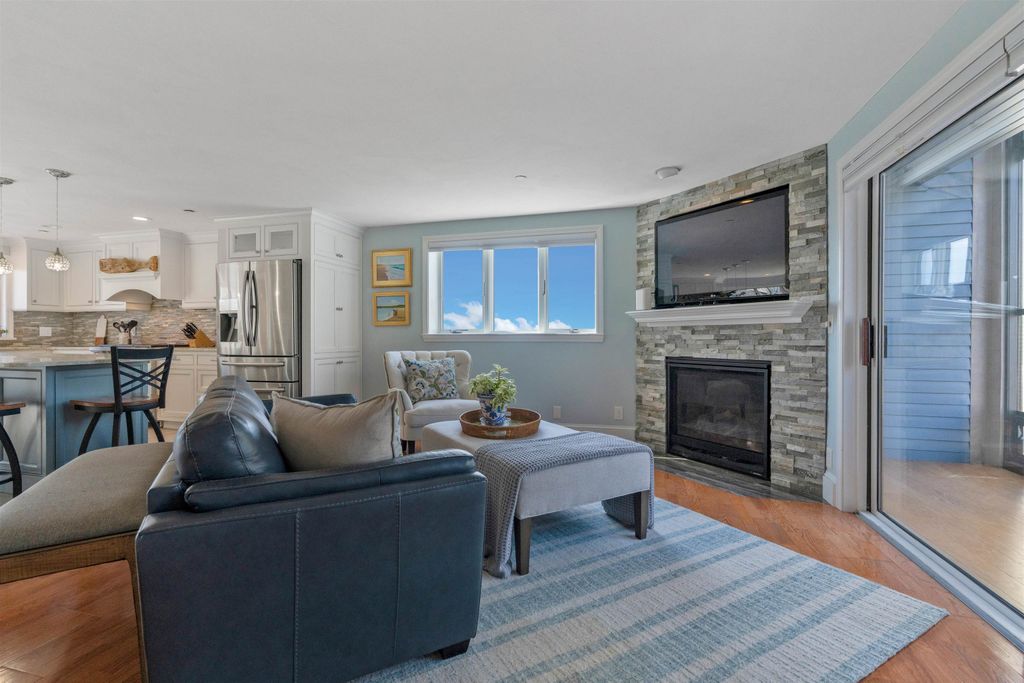 Image 9 of property listing at 581 Ocean Blvd Unit 7, Hampton, NH 03842