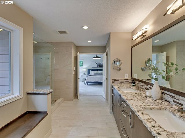 15566 Sw 76TH Ave, Portland, OR 97224