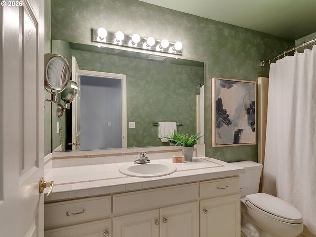 15566 Sw 76TH Ave, Portland, OR 97224
