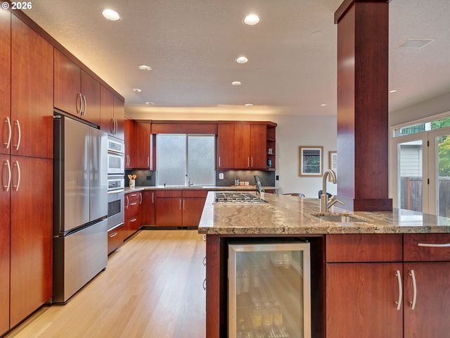 15566 Sw 76TH Ave, Portland, OR 97224