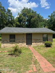 1052 Johnson Drive, Raymond, MS 39154