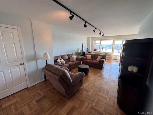 1841 Central Park Avenue 16R, Yonkers, NY 10710