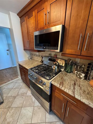 1841 Central Park Avenue 16R, Yonkers, NY 10710