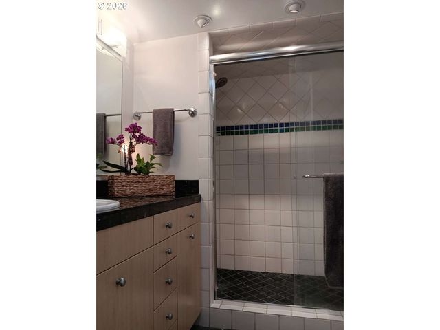 6605 W BURNSIDE St 144, Portland, OR 97210