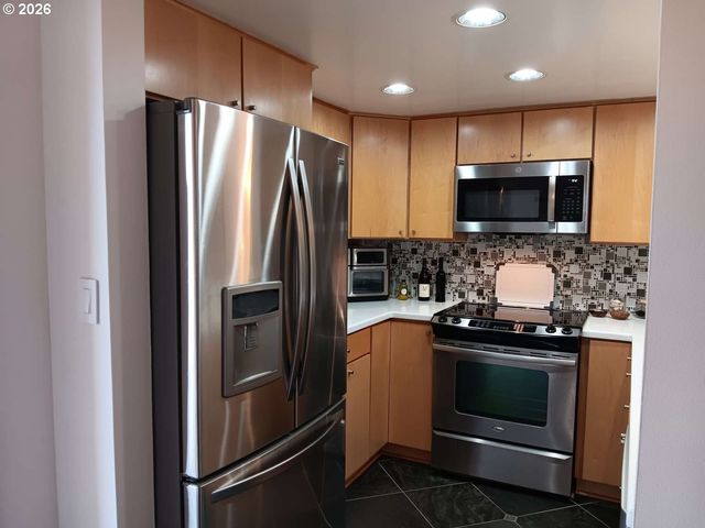 6605 W BURNSIDE St 144, Portland, OR 97210