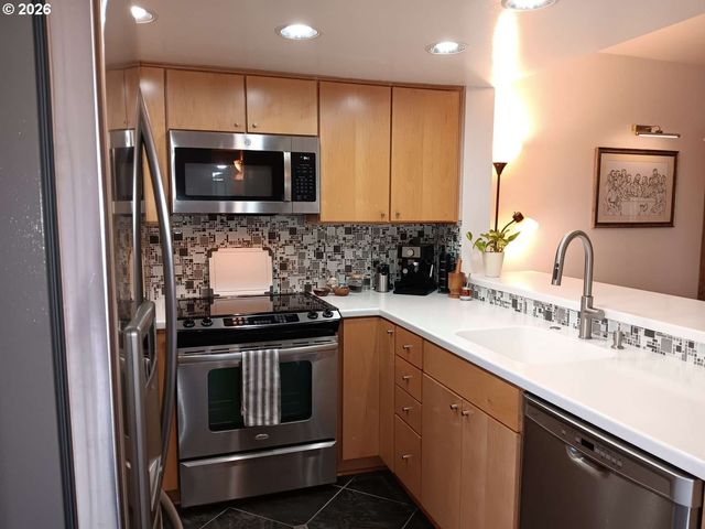 6605 W BURNSIDE St 144, Portland, OR 97210
