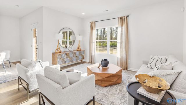 9910 Sequoyah Cove Drive SE, Owens Cross Roads, AL 35763