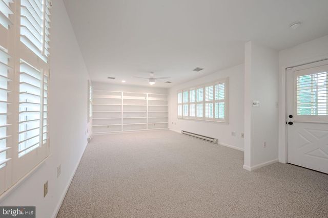 2402 WELLESLEY AVE, Wilmington, DE 19803