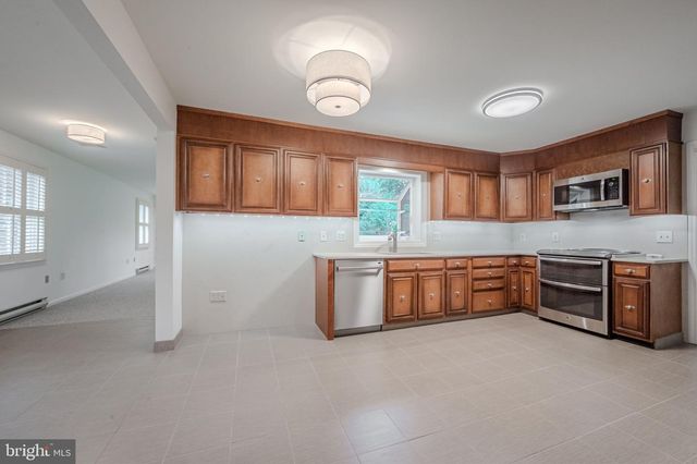 2402 WELLESLEY AVE, Wilmington, DE 19803