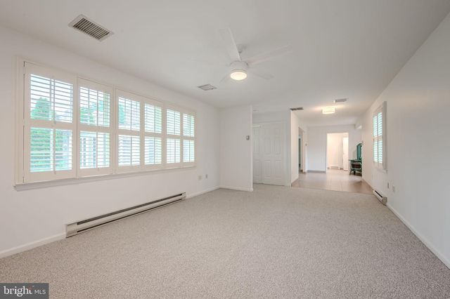 2402 WELLESLEY AVE, Wilmington, DE 19803