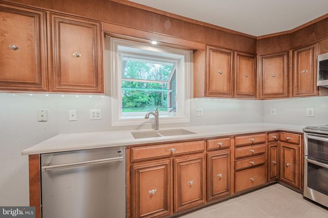 2402 WELLESLEY AVE, Wilmington, DE 19803