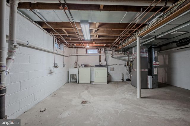 2402 WELLESLEY AVE, Wilmington, DE 19803