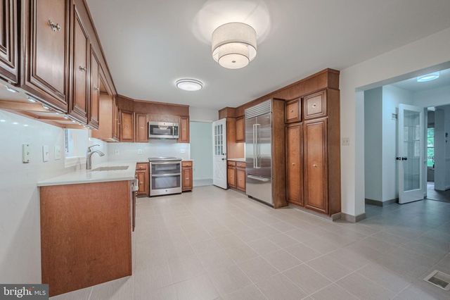 2402 WELLESLEY AVE, Wilmington, DE 19803