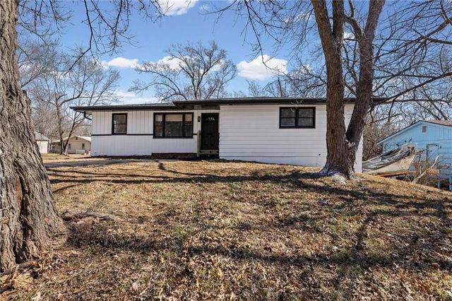 8401 Wayne Avenue, Kansas City, MO 64131