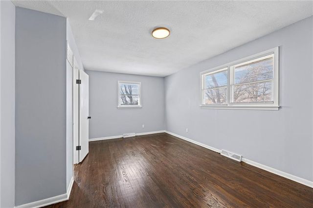 8401 Wayne Avenue, Kansas City, MO 64131