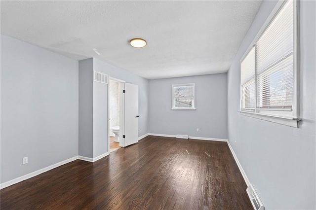 8401 Wayne Avenue, Kansas City, MO 64131