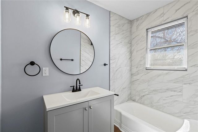 8401 Wayne Avenue, Kansas City, MO 64131